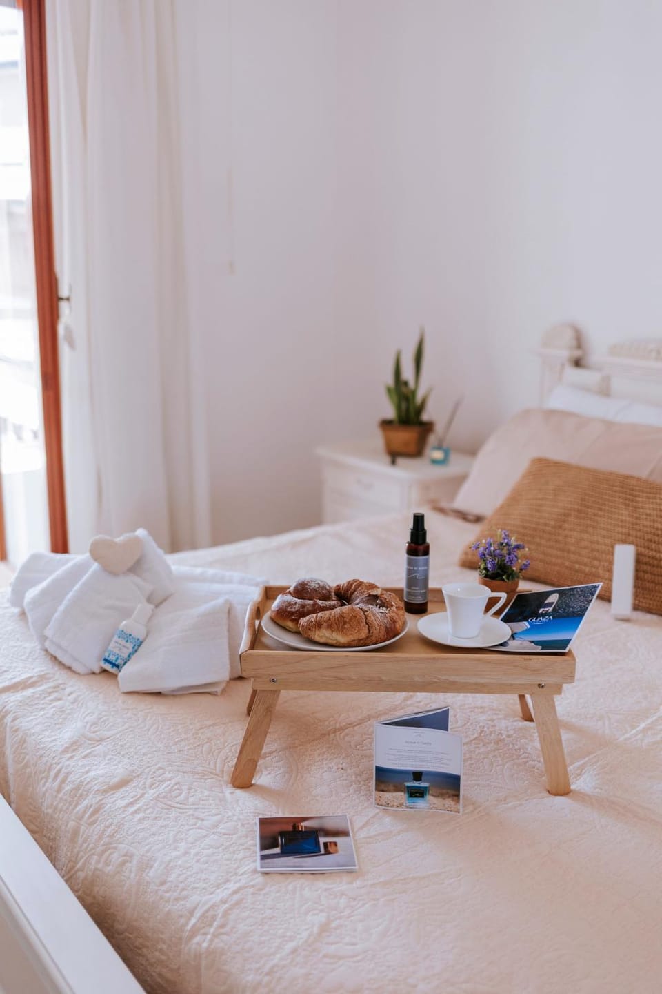 Bedroom, Food