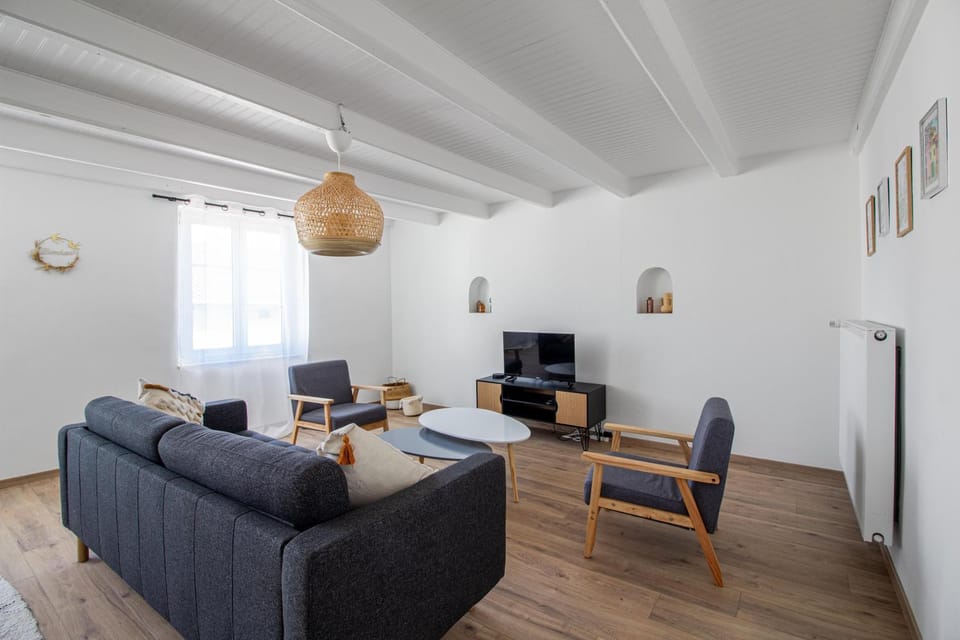 TV and multimedia, Seating area