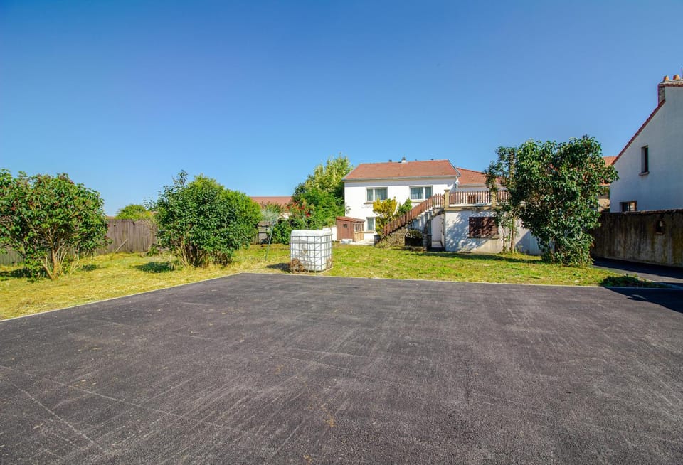 Property building, Parking