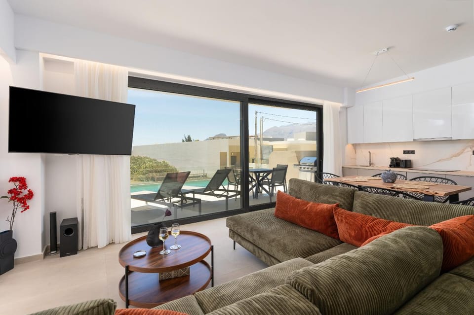 Communal lounge/ TV room, TV and multimedia, Balcony/Terrace, Kitchen or kitchenette, Living room, Photo of the whole room, Seating area, Dining area, Evening entertainment
