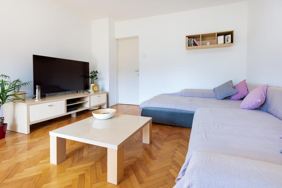 Communal lounge/ TV room, Living room, Seating area