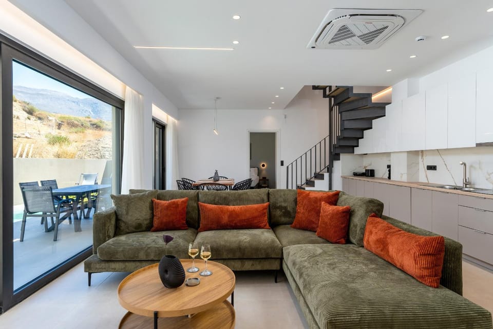 Living room, Photo of the whole room