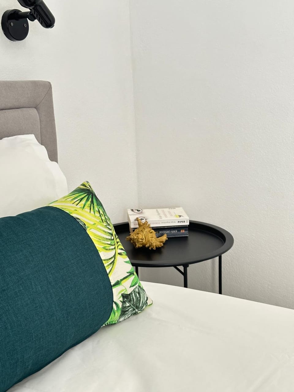 Bed, Photo of the whole room, Bedroom, internet, air conditioner
