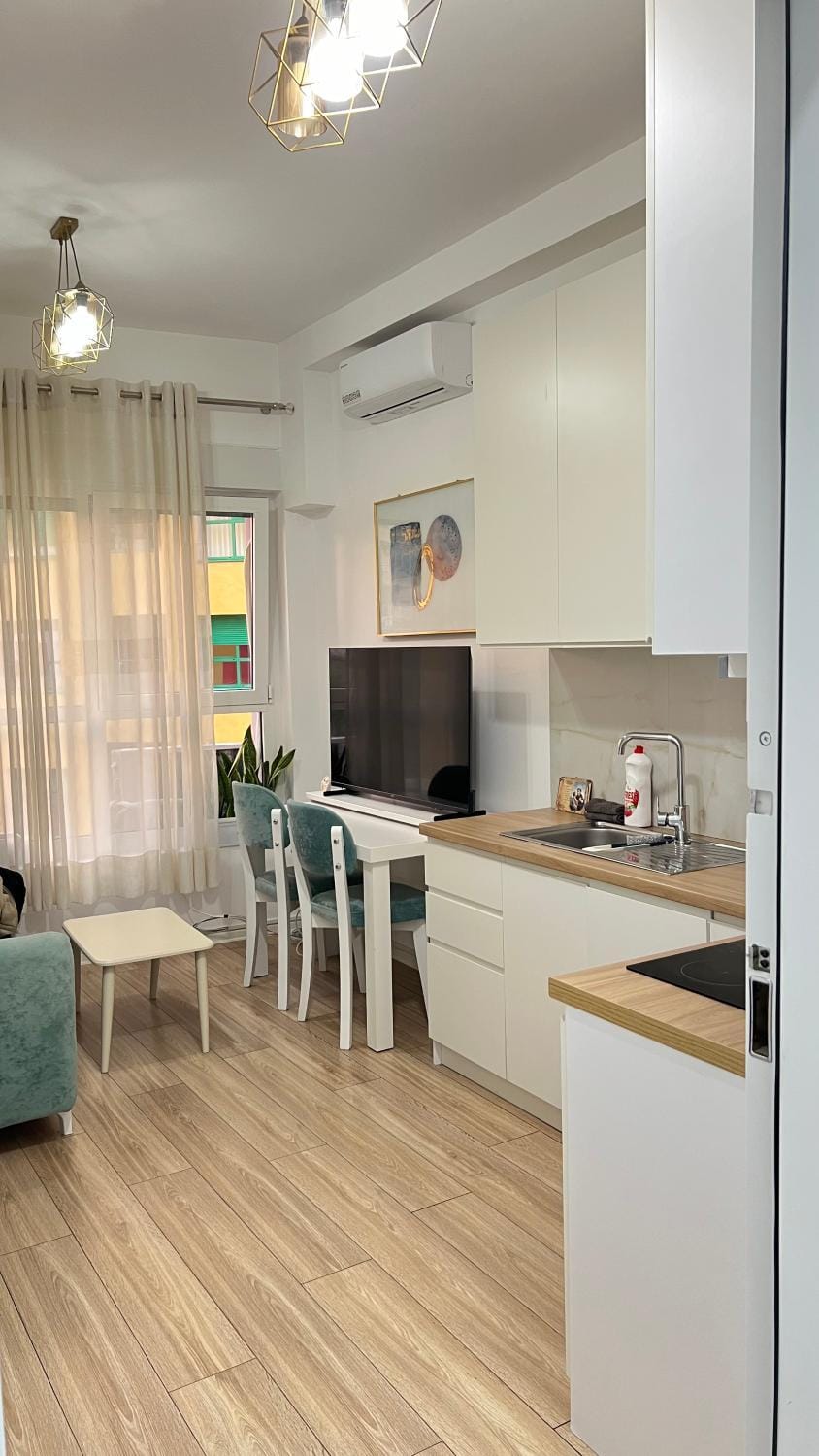 TV and multimedia, Kitchen or kitchenette, Dining area, air conditioner
