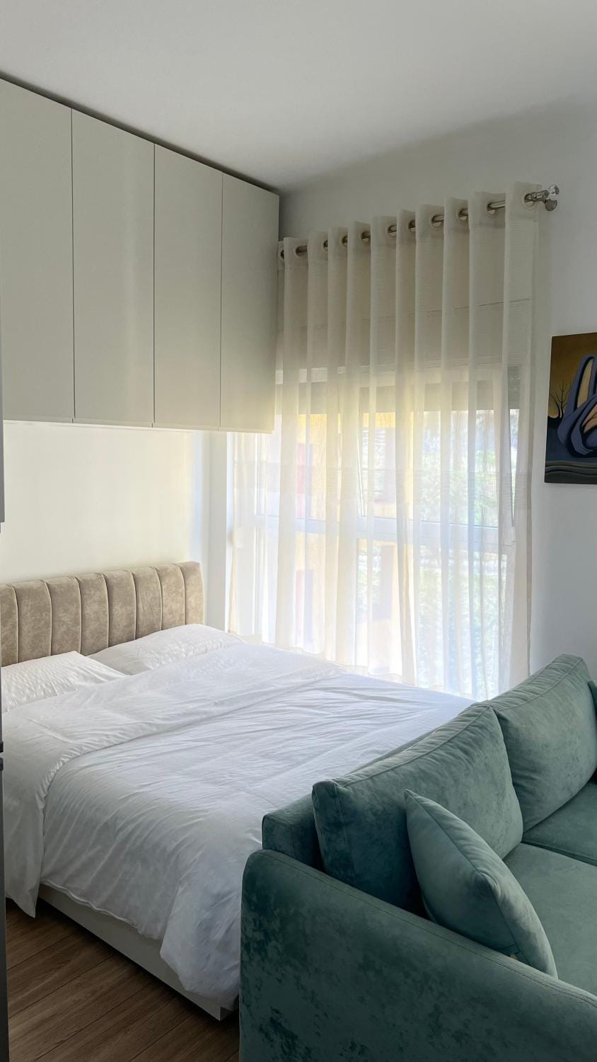 Bed, Seating area, Bedroom