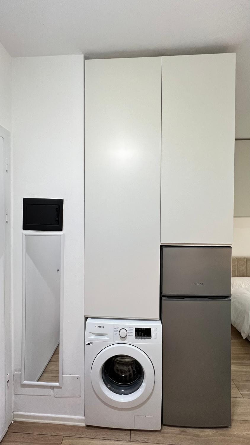 wardrobe, washing machine