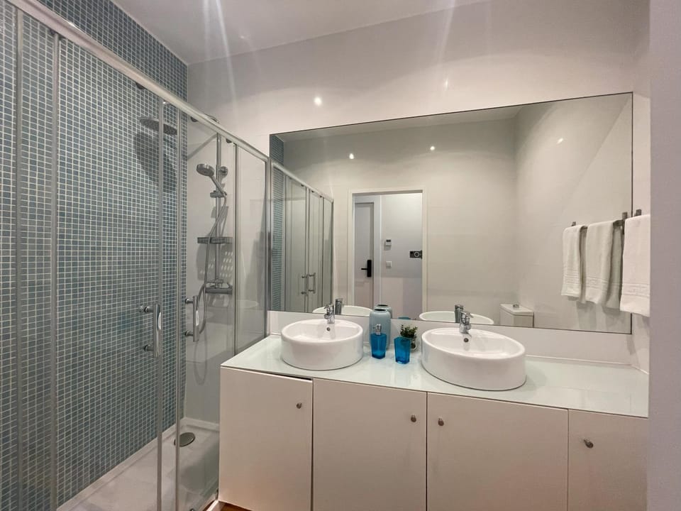 Shower, Bathroom, towels