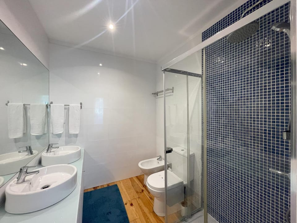 Shower, Bathroom, bidet, towels