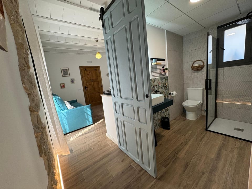 Shower, Toilet, Bathroom, Photo of the whole room