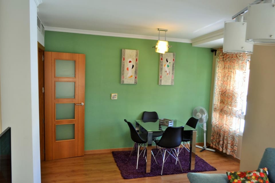 APARTAMENTO HOSPITALES a 10 MINUTOS DEL CENTRO Y PLAYAS Apartment in Malaga