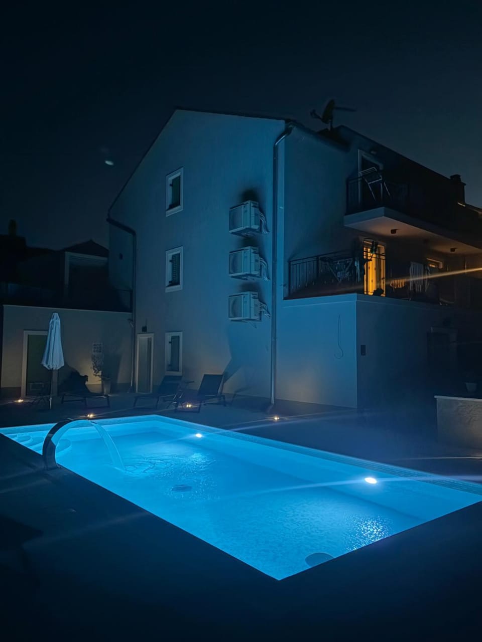 Swimming pool