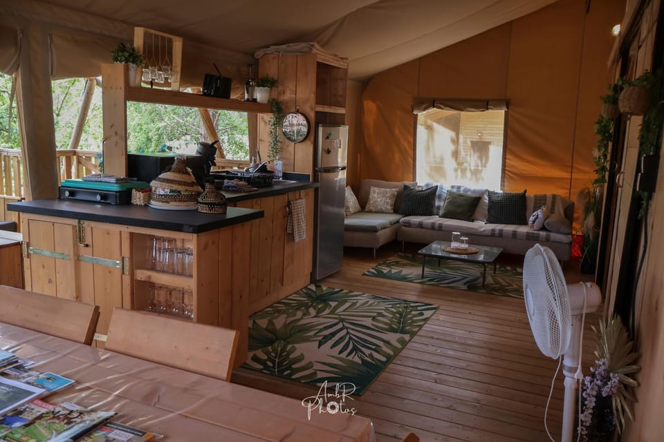 Tente chauffée avec piscine lagon Luxury tent in Vallon-Pont-d'Arc