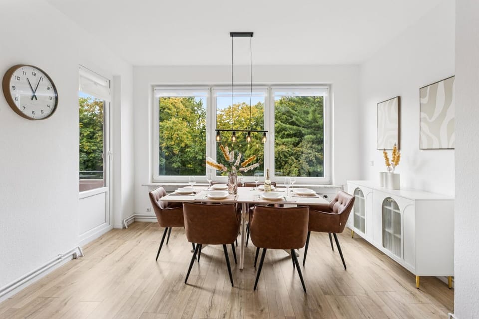 Seating area, Dining area