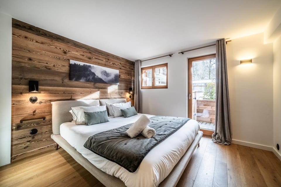 Bed, TV and multimedia, Photo of the whole room, Bedroom, towels