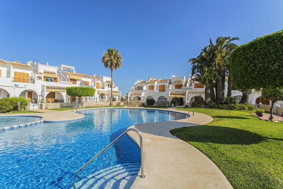 Property building, Garden, Swimming pool