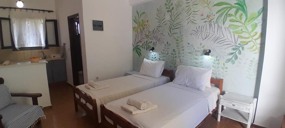 PARACHOS Trulos beach accomodation 500 metres from the sea Apartment in Troulos