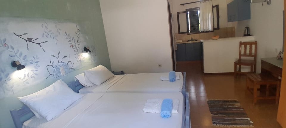 PARACHOS Trulos beach accomodation 500 metres from the sea Apartment in Troulos
