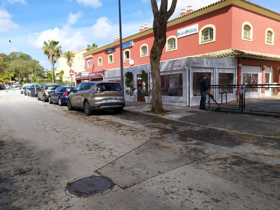 Neighbourhood, Location