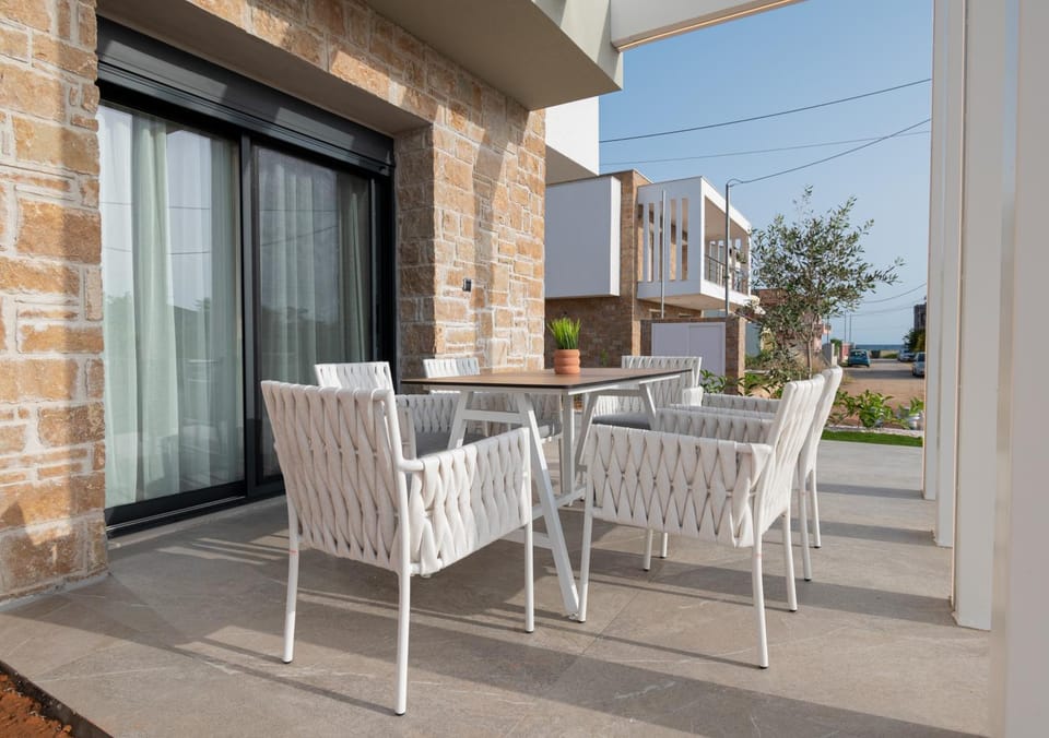 Property building, Balcony/Terrace