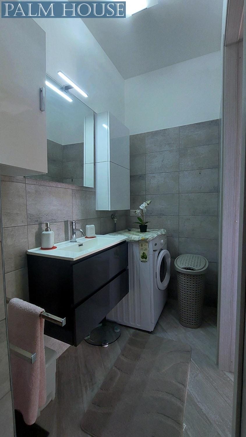 Bathroom, towels, washing machine