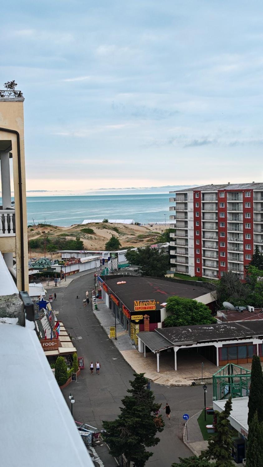 Bird's eye view, Beach, Evening entertainment, Sea view, Location