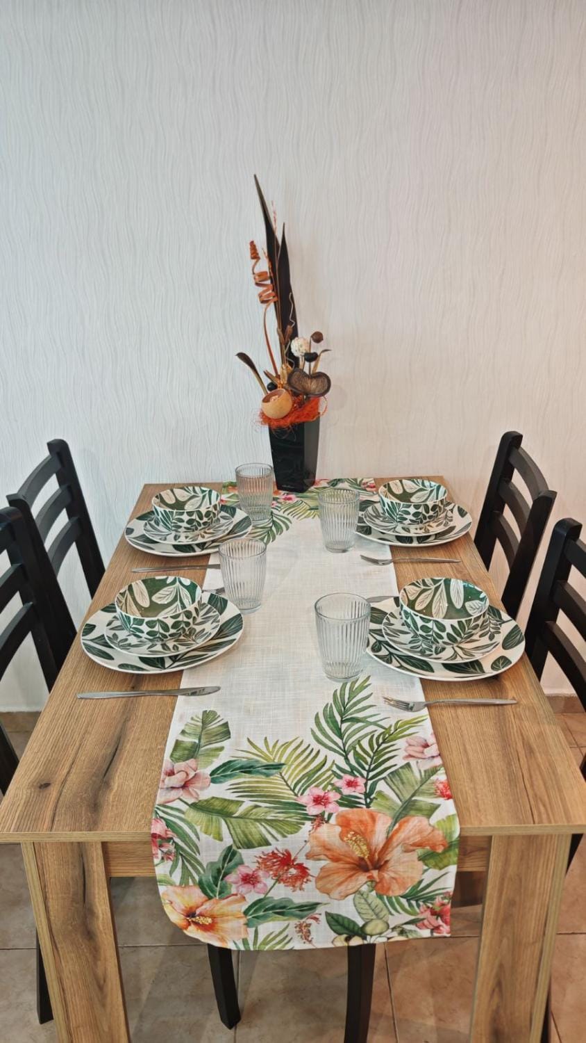 Dining area, Food