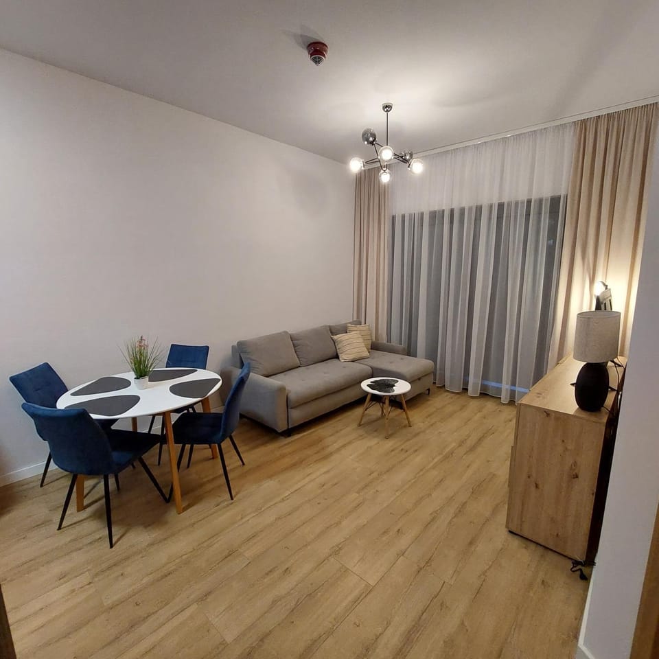 Bed, Living room