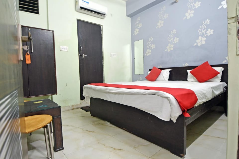 Bed, Photo of the whole room, Bedroom, air conditioner