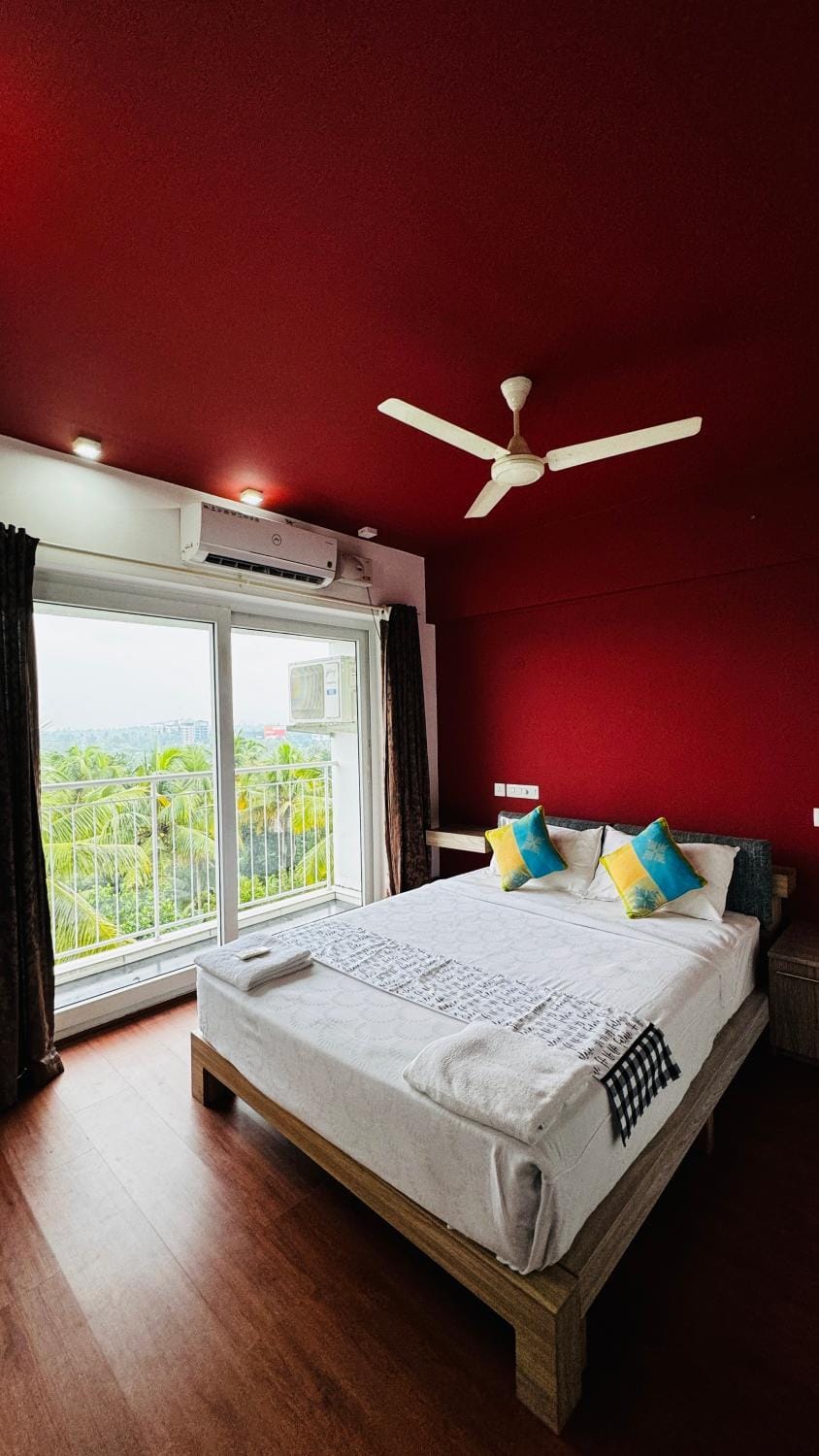 Bed, Photo of the whole room, Bedroom, towels