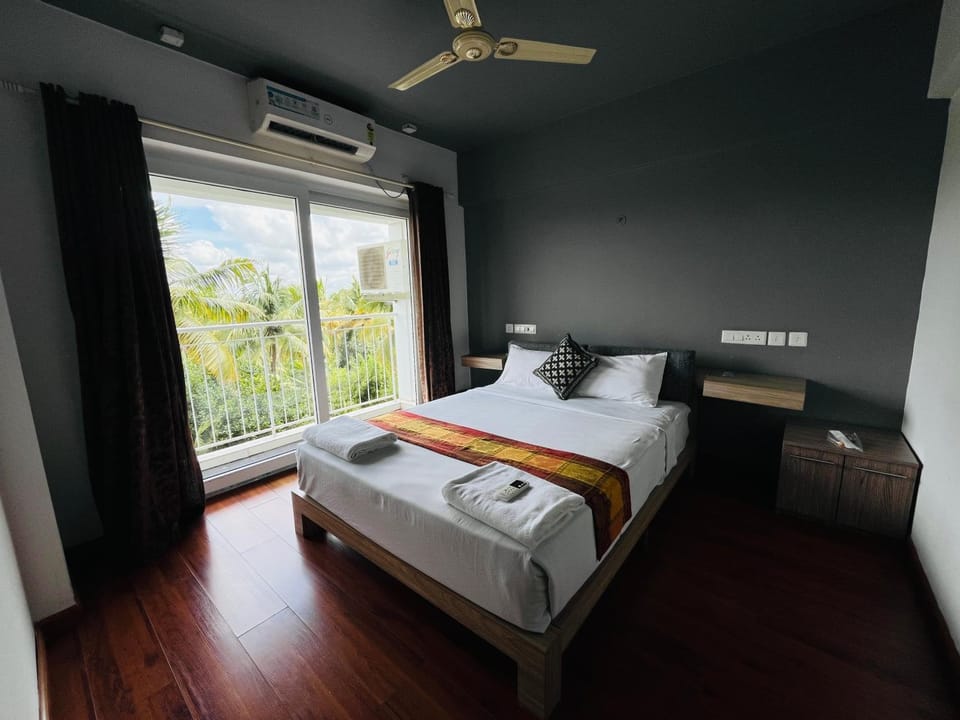Bed, Bedroom, towels, air conditioner