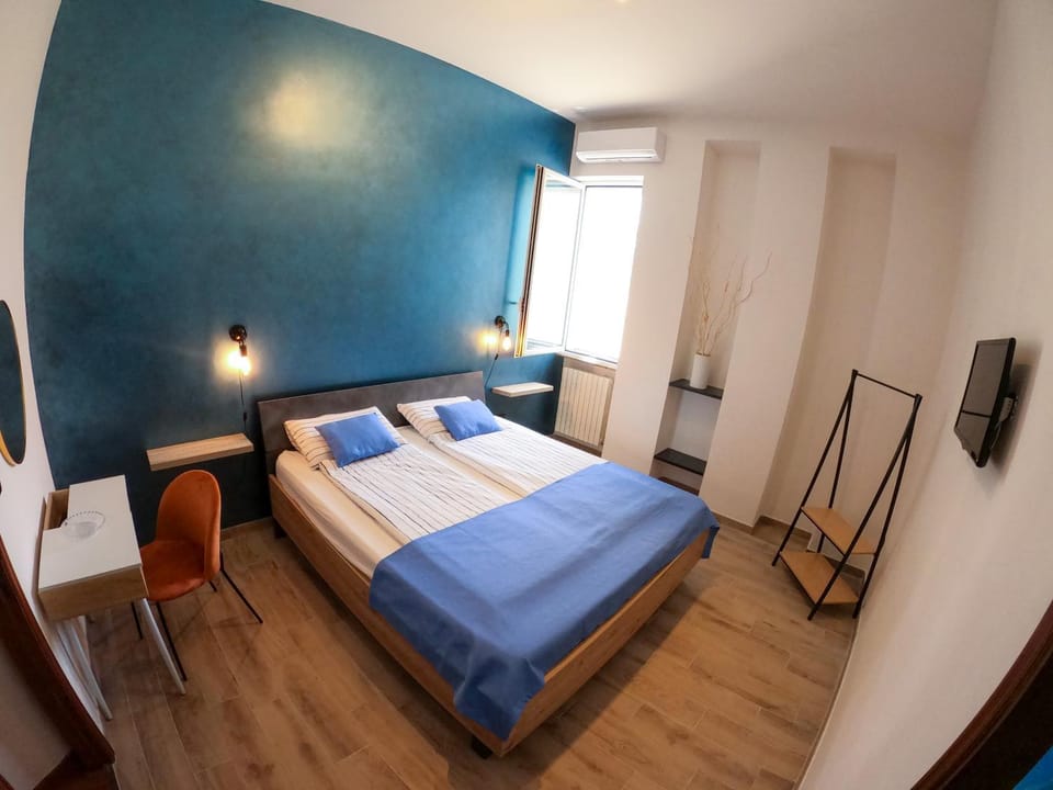 Bed, TV and multimedia, Photo of the whole room, Bedroom, air conditioner