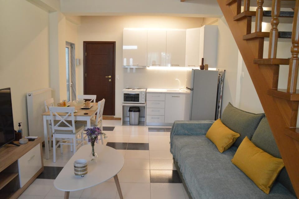 Living room, Seating area, Dining area, oven, stove