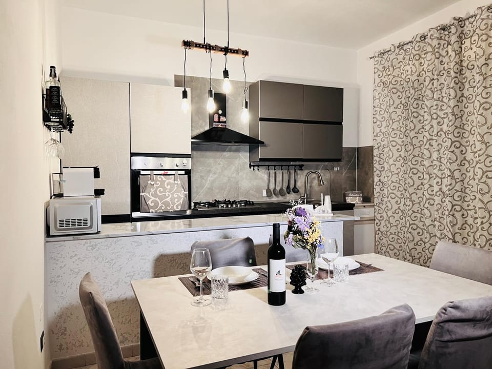 Kitchen or kitchenette, Living room, Dining area