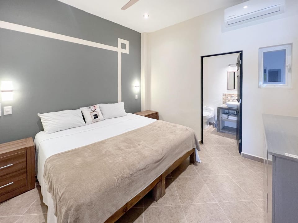 Bed, Photo of the whole room, Bedroom, air conditioner