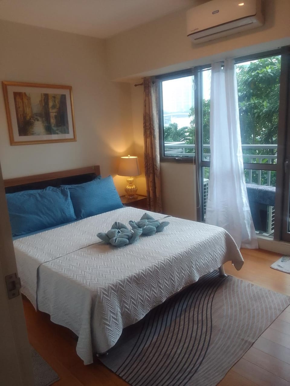 Bed, Photo of the whole room, Bedroom, towels, air conditioner
