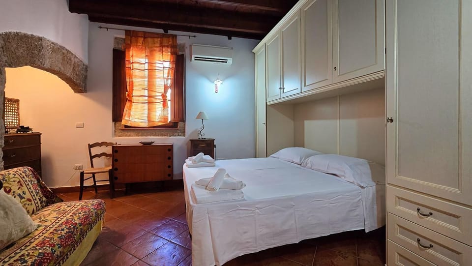 Bed, Photo of the whole room, Bedroom, towels, wardrobe, air conditioner