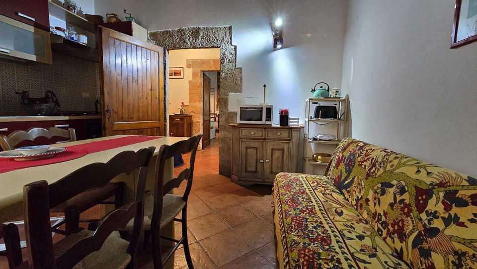 Kitchen or kitchenette, Living room, Dining area, stove