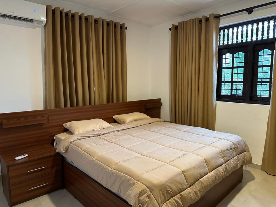 The Sea Breeze Upper Level House in Western Province