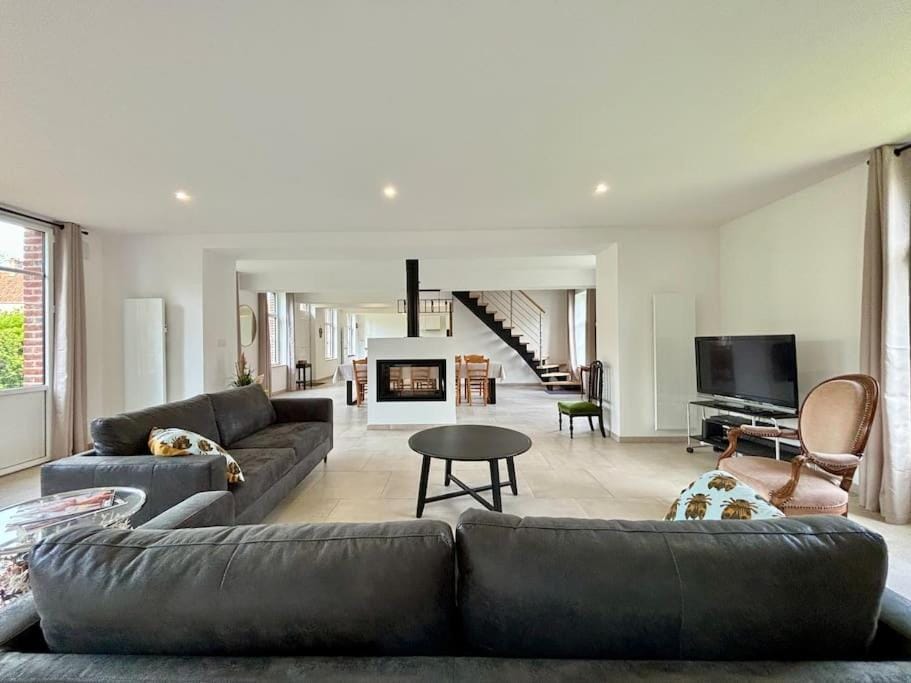 Communal lounge/ TV room
