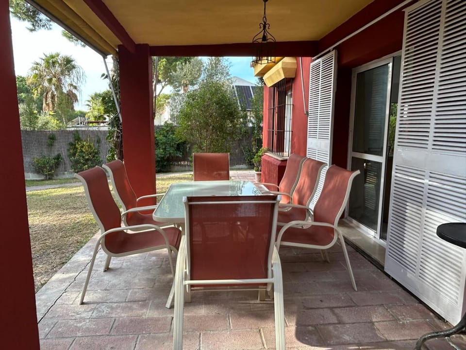 Seating area, Dining area