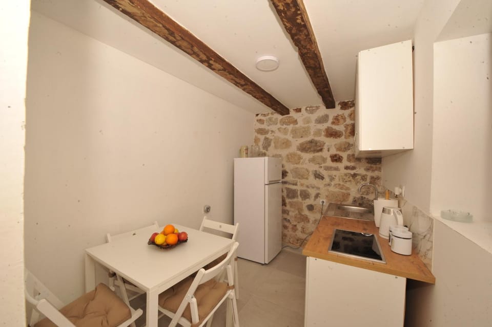 Old stone house Danka Villa in Muo