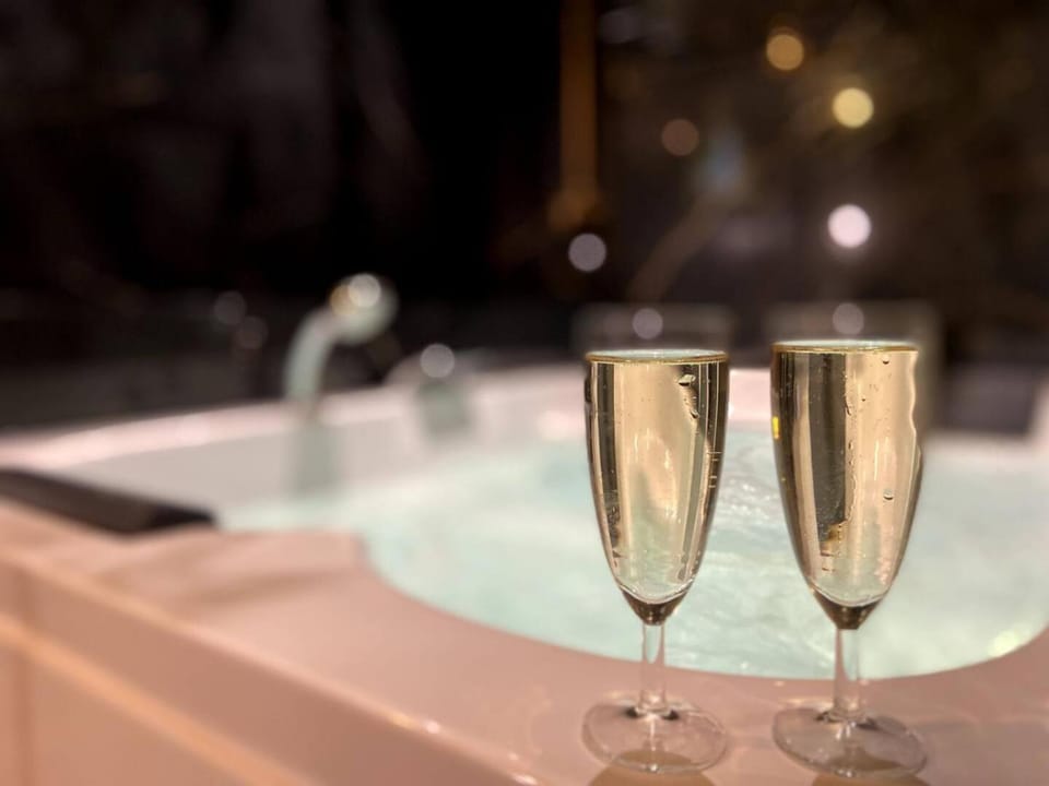 Hot Tub, Drinks
