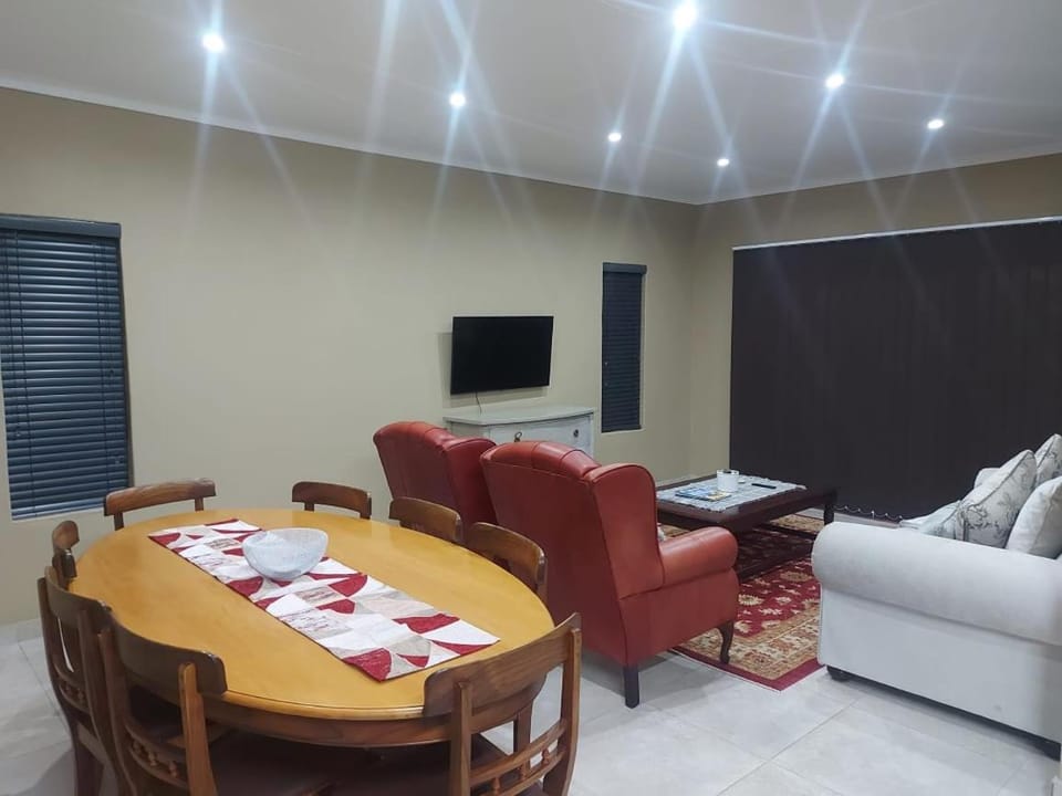 Communal lounge/ TV room, Seating area, Dining area