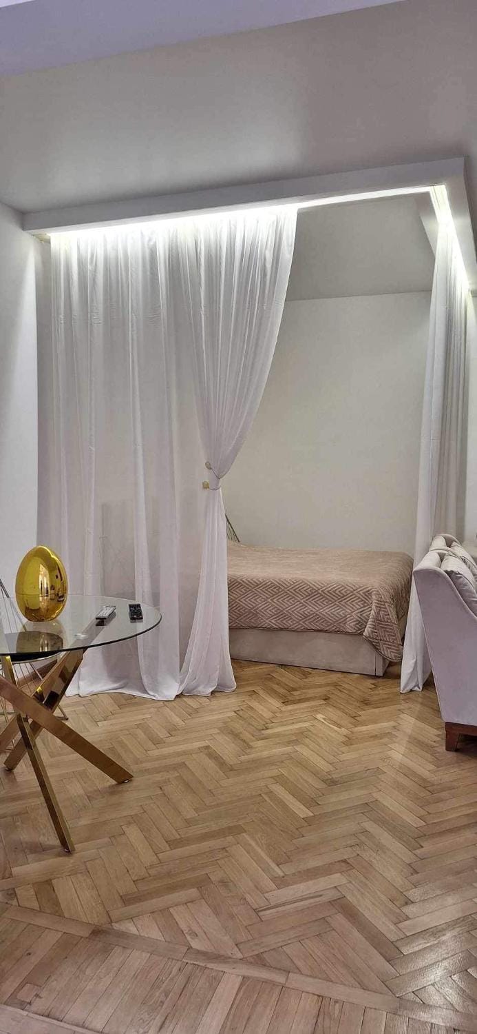 Bed, Seating area