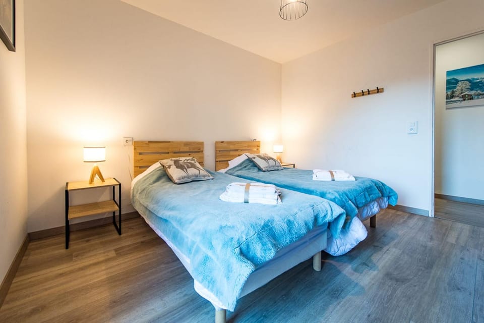 Refuge des Cimes Terrace & Mountain View Apartment in Auvergne-Rhône-Alpes