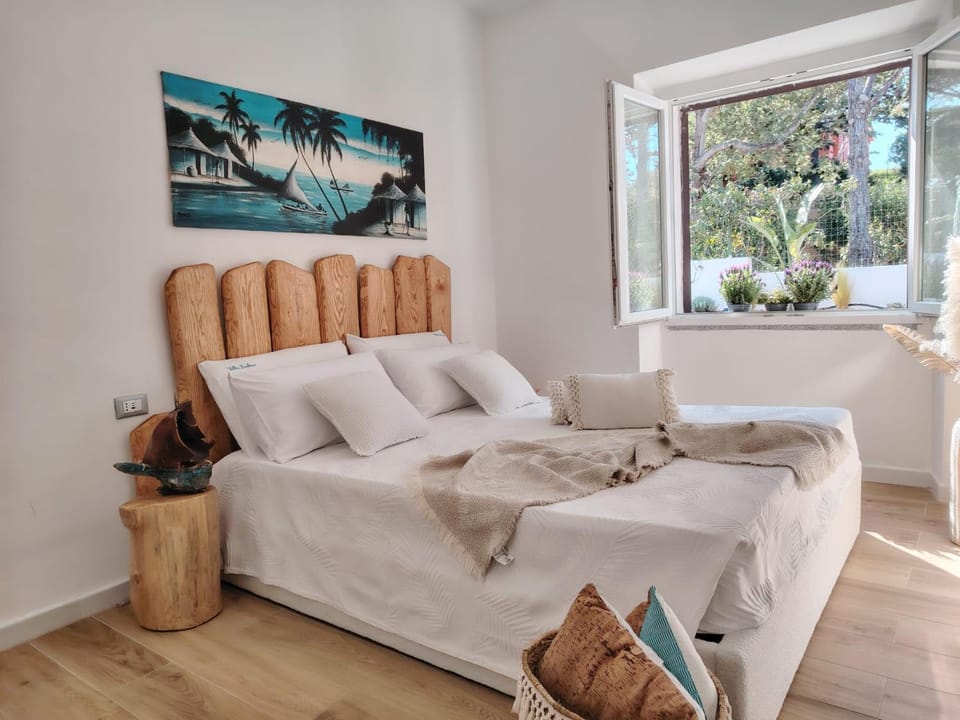 Bed, Bedroom, Garden view