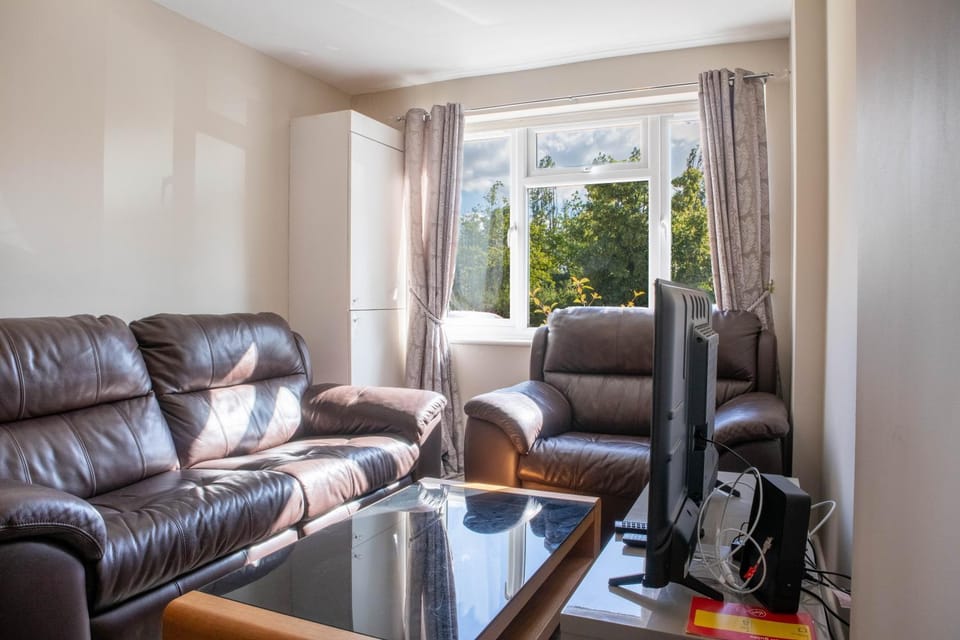 5 bedroom with Prking Apartment in Basildon