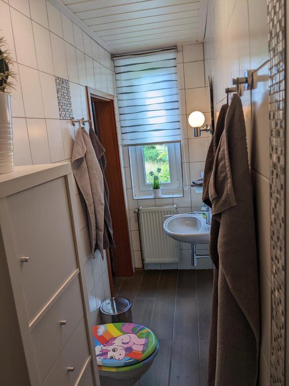 Shower, Toilet, Bathroom, Garden view, Quiet street view, hair dryier, heating, internet, towels, laundry
