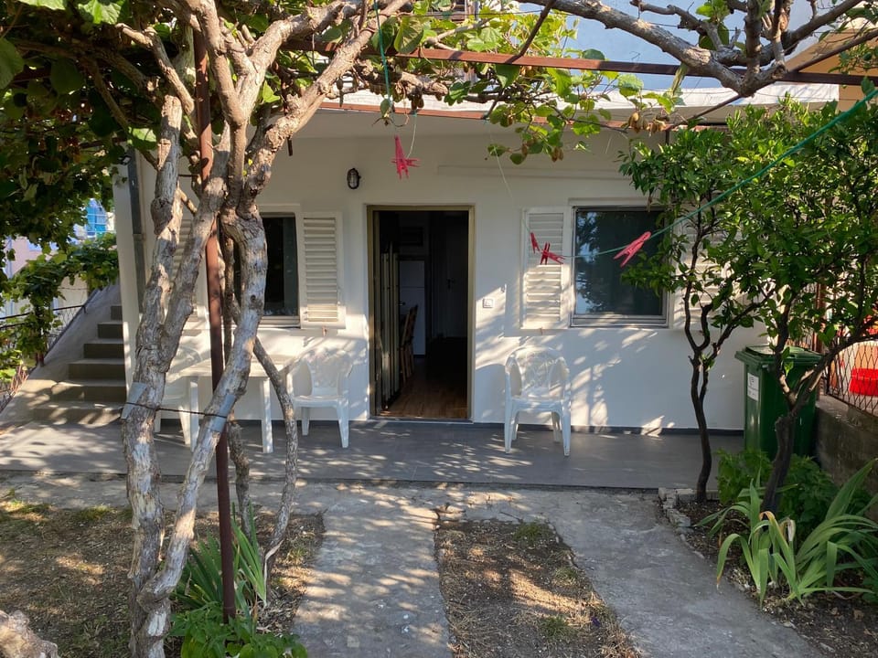 Property building, Facade/entrance, Garden view