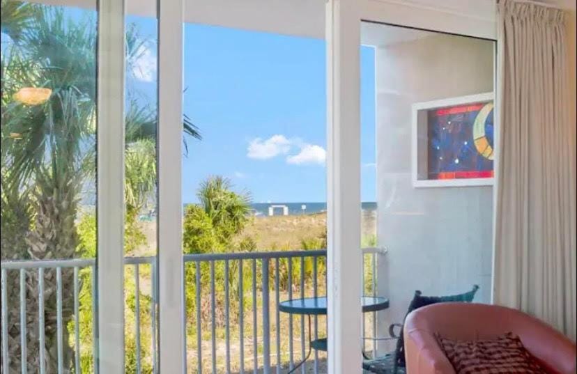 Beachfront Condo w Ocean Views and Pool Apartment in Tybee Island